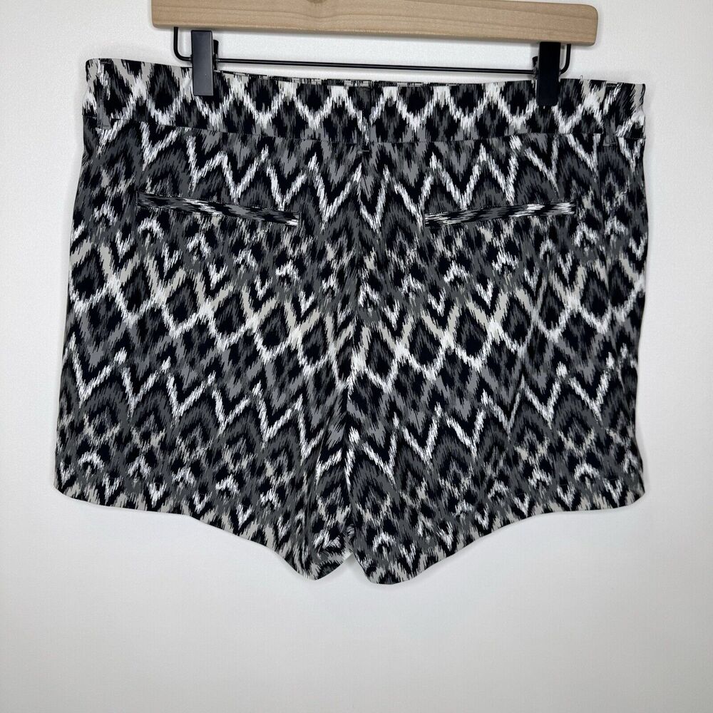 Spanx Sunshine Shorts Pull On 4" UPF 50+ Quick Dry in Grey Ikat Size XL - Picture 6 of 14